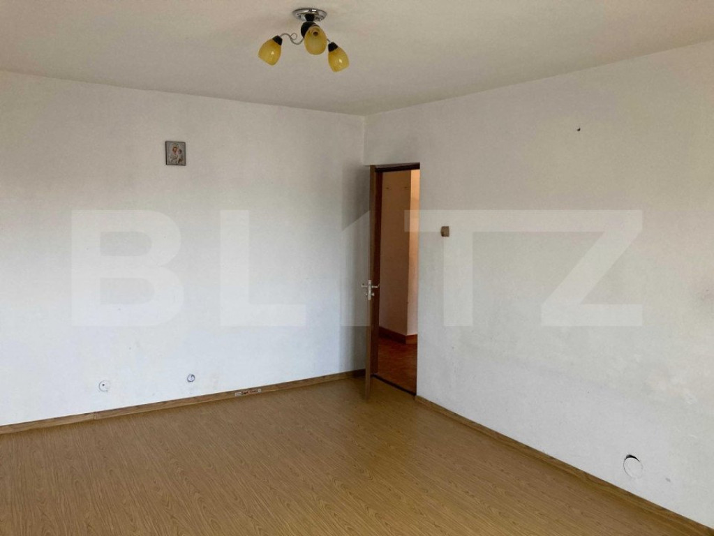 Apartament de 2 camere decomandat, 49 mp, zona liceului Ecat