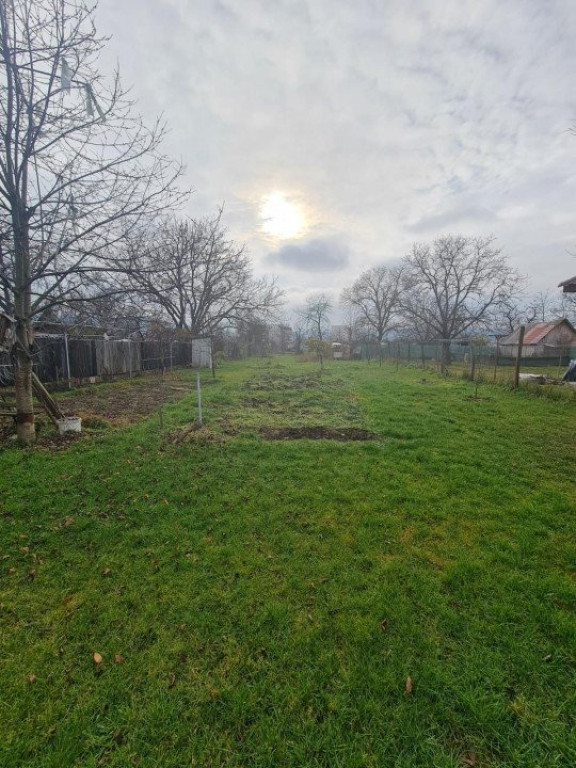 Teren intravilan, 1100 mp, zona de case, in apropiere de cen