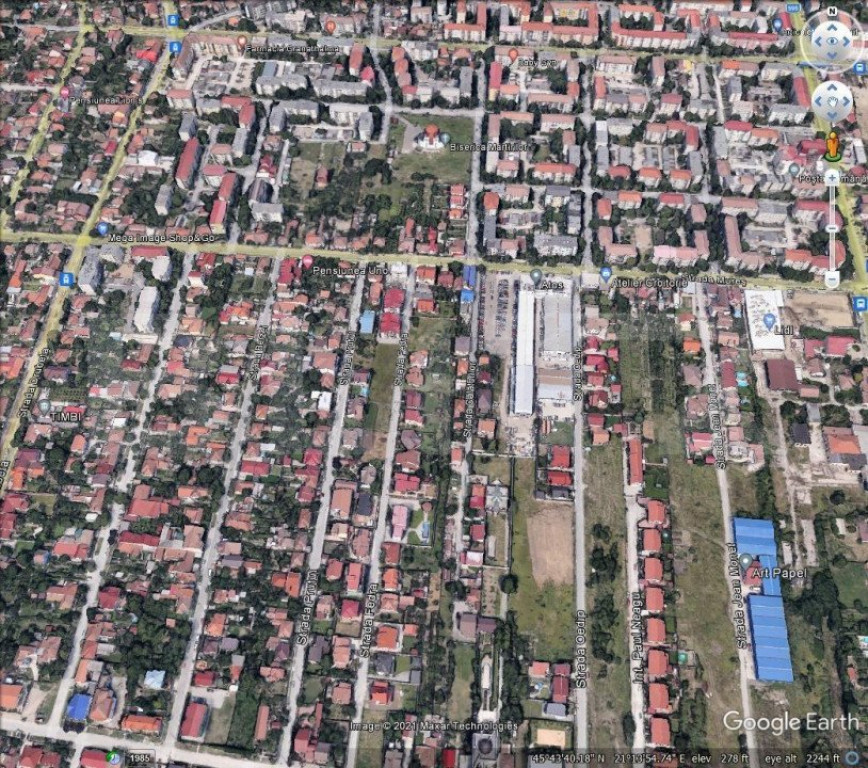 Teren cu suprafaţă de 1039 mp şi front stradal de 6 ml î