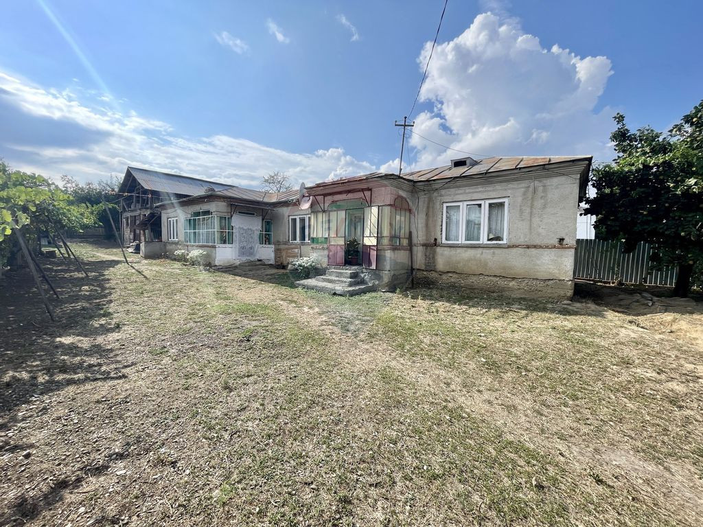 Casă cu teren Varsatura