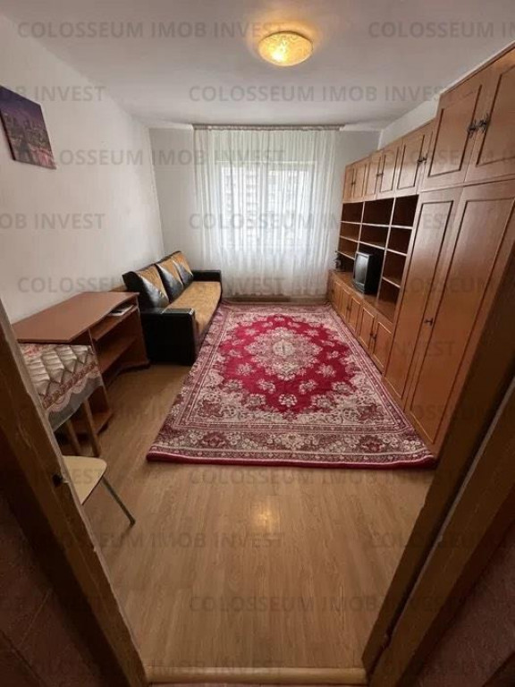 COLOSSEUM: Garsoniera Piata Tractorul...