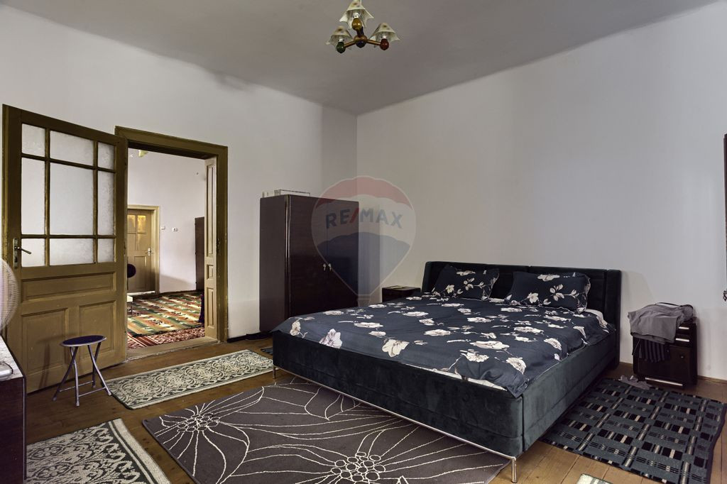 Casă cu Două Corpuri și Pivniță în Zădăreni de va...