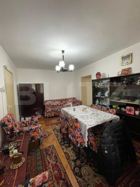 Apartament 3 camere, Zona Centrala, etajul 1