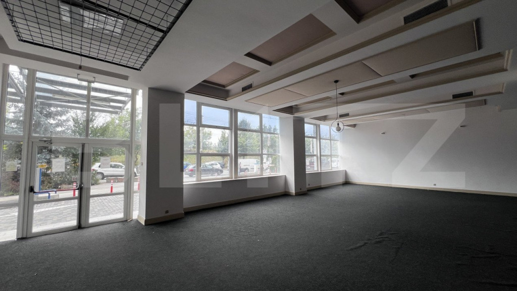 Spațiu comercial modern, 310 mp, cu parcare și vitrina
