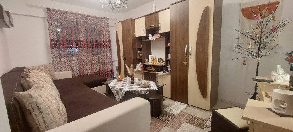 Garsoniera decomandata transformata in apartament cu 2 camer