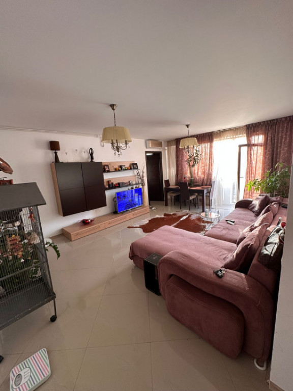 Apartament 3 camere decomandat situat in zona COMPOZITORI