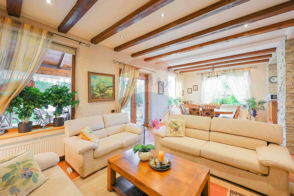 Casă cu 5 camere de vânzare str. Gheorghe Doja