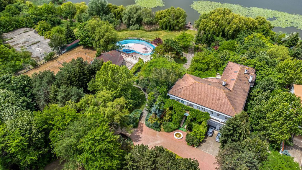 Teren de vanzare in Ciofliceni, deschidere 175 ml la Lacu...