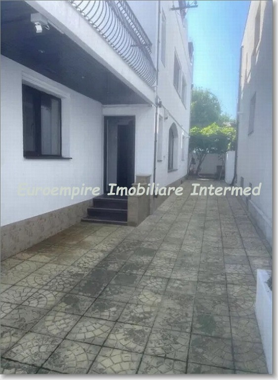 Vila de inchiriat zona FALEZA NORD