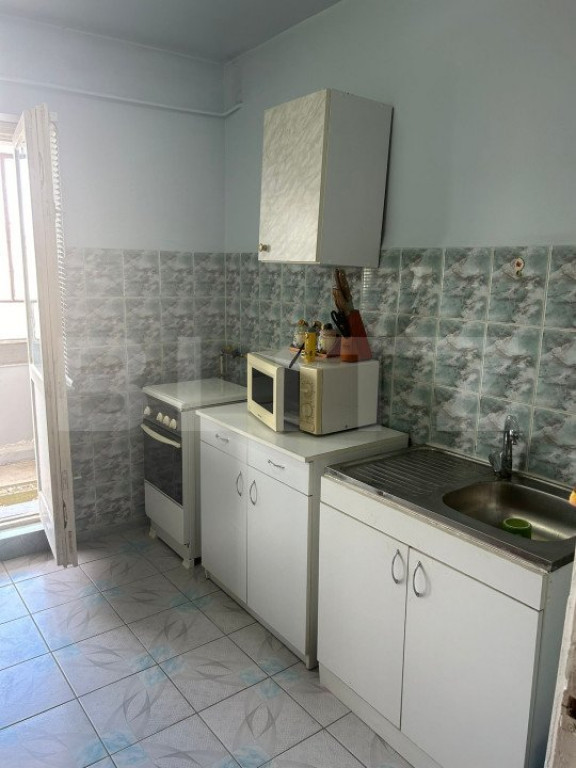 Apartament 2 camere, decomandat, 2 balcoane, anul 1985, Enic