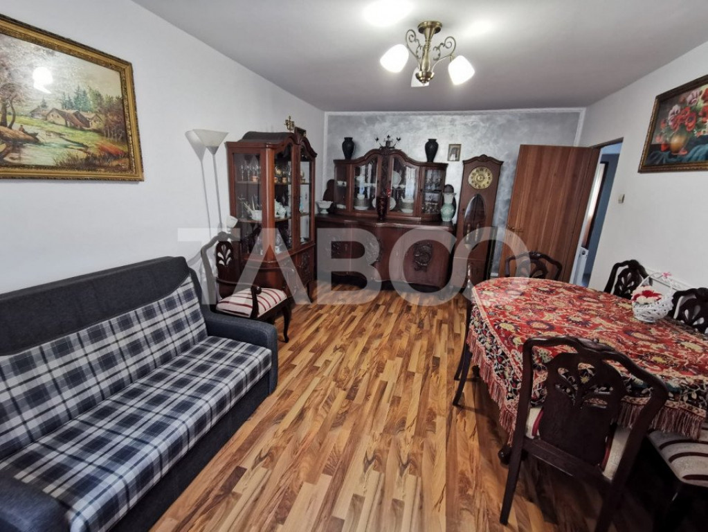 Apartament decomandat cu 3 camere 2 bai in zona Turnisor din