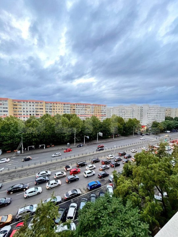 Apartament 3 camere, 65 mp, balcon 11 mp, lângă metrou Obo