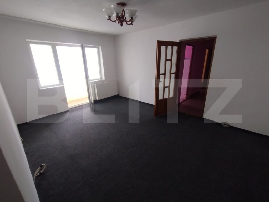 Apartament 3 camere decomandat,60 mp utili,etaj 3,balcon,par