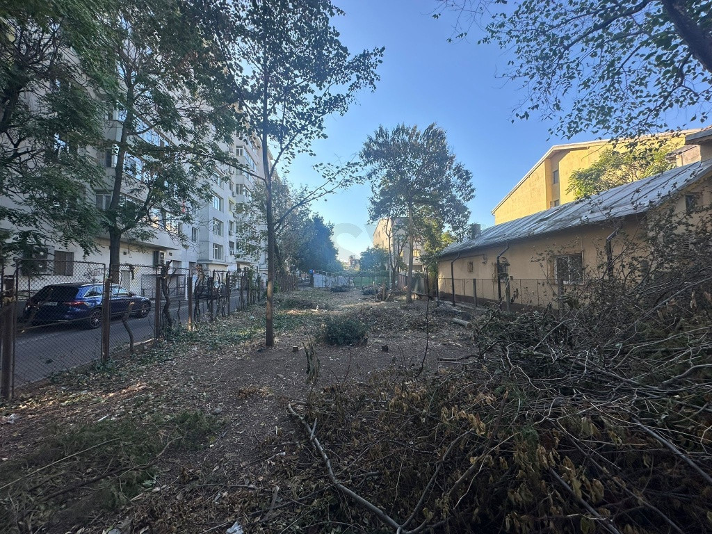 Teren de I Metrou 1 mai