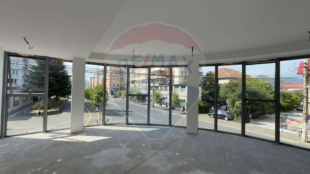 Spațiu de închiriat pe STRADA ȘCOLII SUPER LOCAȚIE