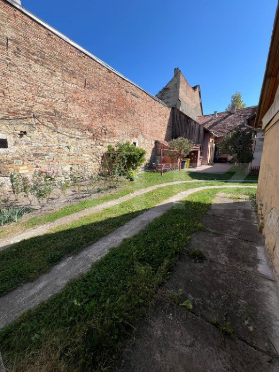 Casa 2,7 ari teren strada General Grigore Balan renovabila s