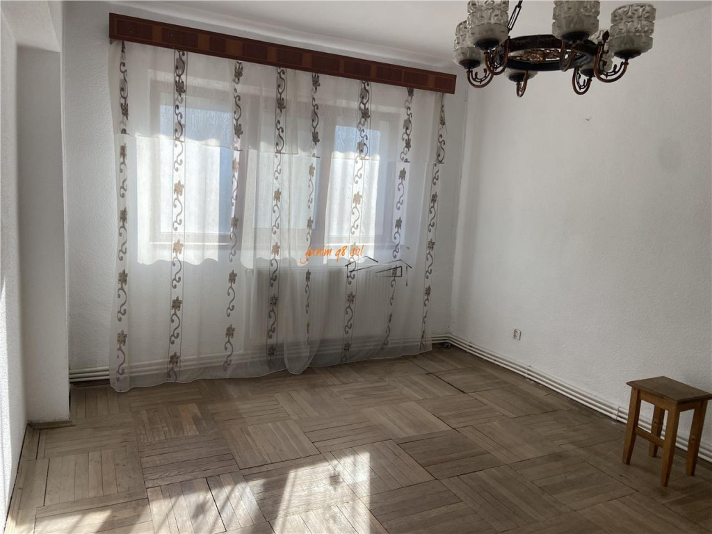 Apartament 3 camere , zona Gara, etaj 2/4 , decomandat , cen