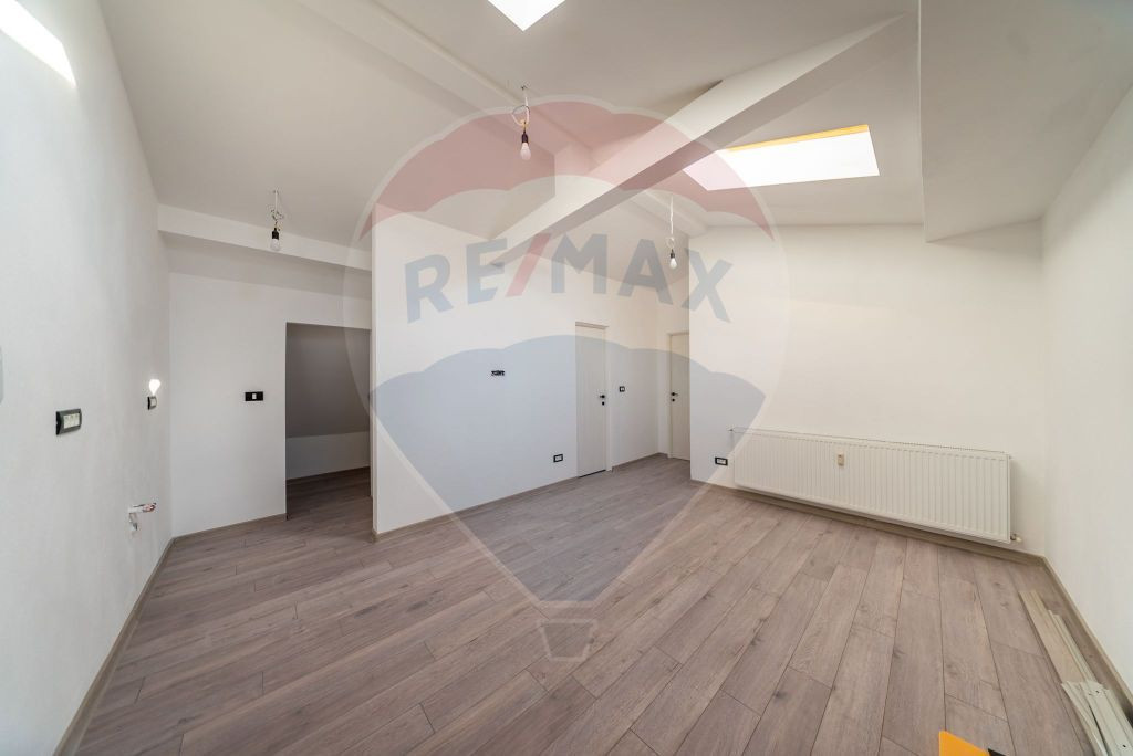 Apartament cu 2 camere vanzare + loc privat de parcare co...