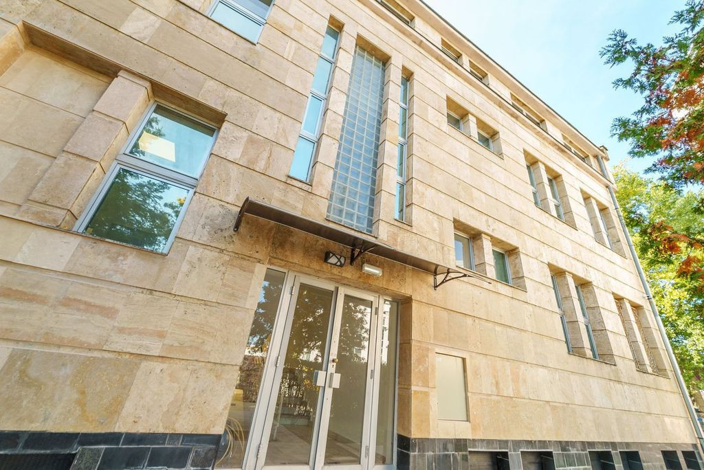 Birouri de închiriat in cladire simbol