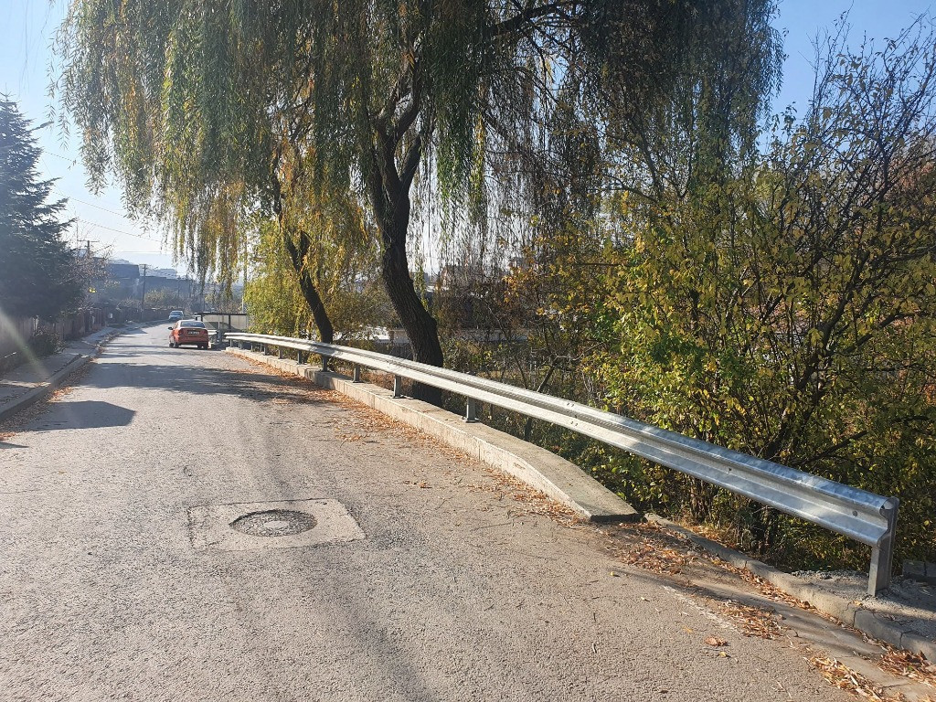 Miroslava teren 980mp intravilan cu casa batraneasca si util