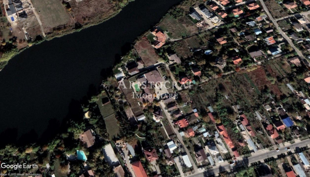 Teren superb cu deschidere directa la lac