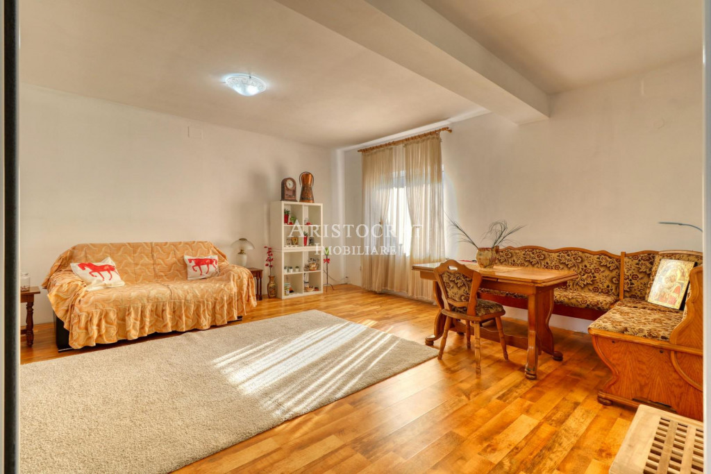 Casa/vila individuala, Eroii Revolutiei, Pieptanari