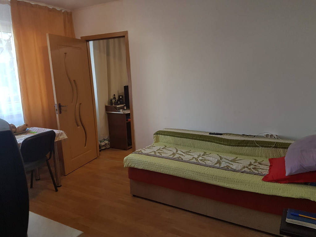 Apartament doua camere, la parter, CT, mobilat, Piata Sud