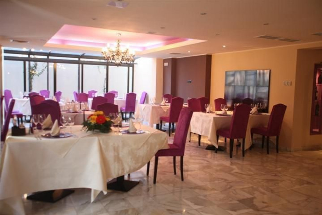 Unirii, spatiu comercial , suprafata de 230 mp ideal rest...