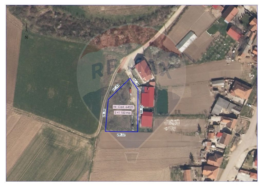 De vânzare teren intravilan 1 100 mp, în Sântion