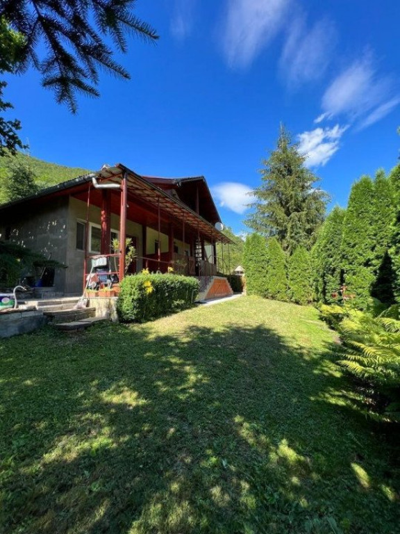 Cabana, 3 camere, 90mp utili, 230mp teren, zona Tarnita