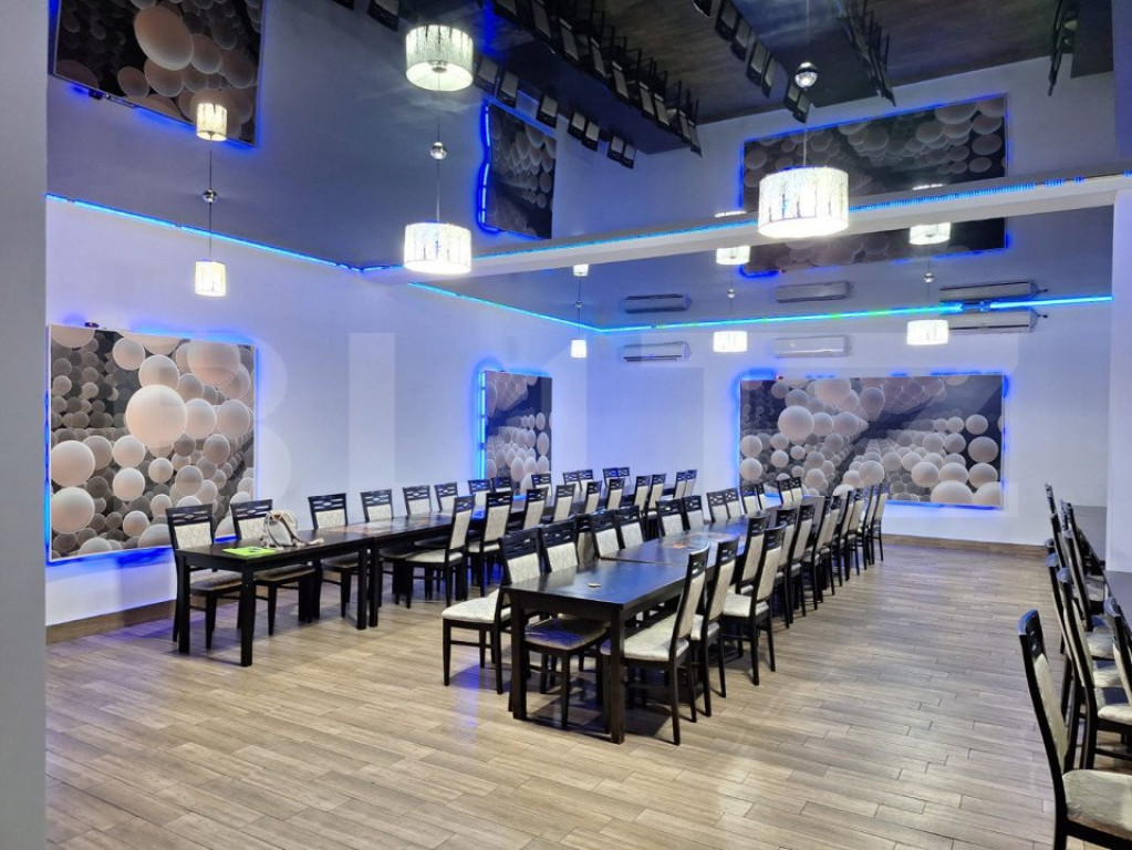 Spatiu comercial 400 mp , restaurant , utilat