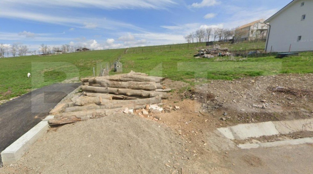 Teren intravilan, 950 mp, asfalt si utilitati, Jucu de Sus