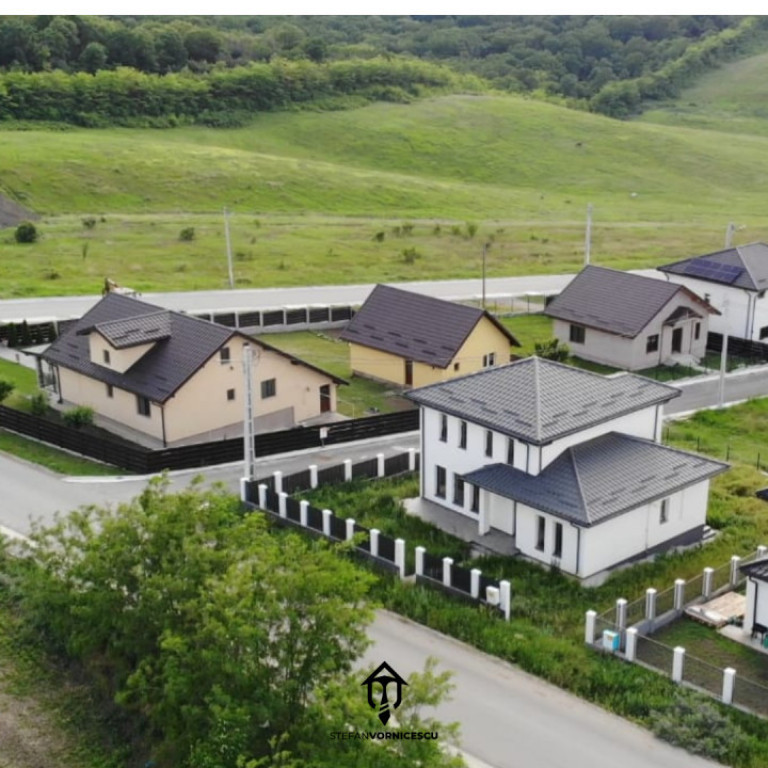 Casă Individuală de Vânzare - 4 Camere, Cornești - 2024