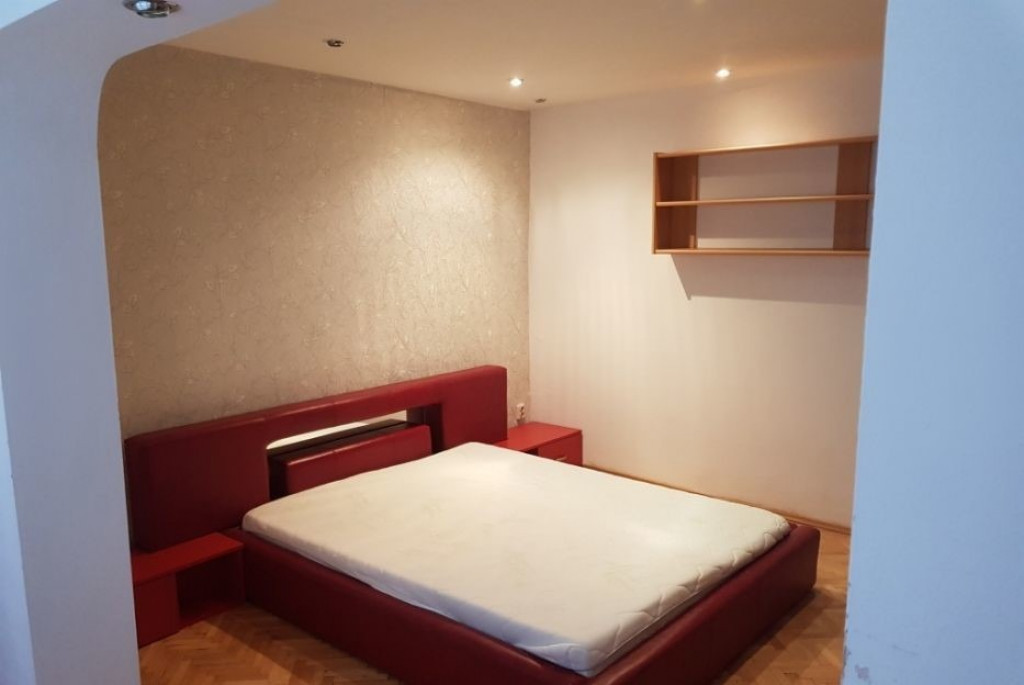 Inchiriez apartament cu 2 camere Piata Muncii