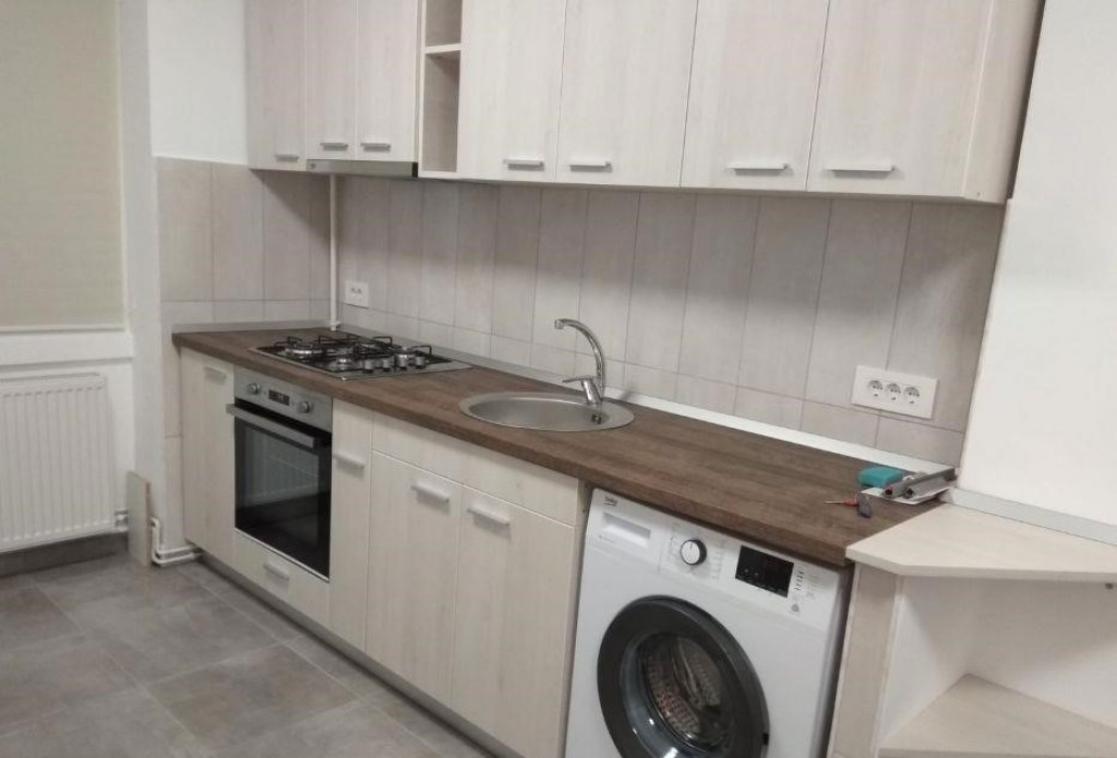 Spre inchiriere apartament de 2 camere zona Apusului