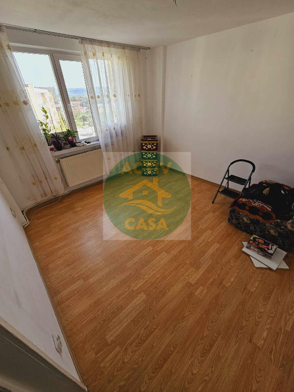 Apartament 2 camere, decomandat, centru