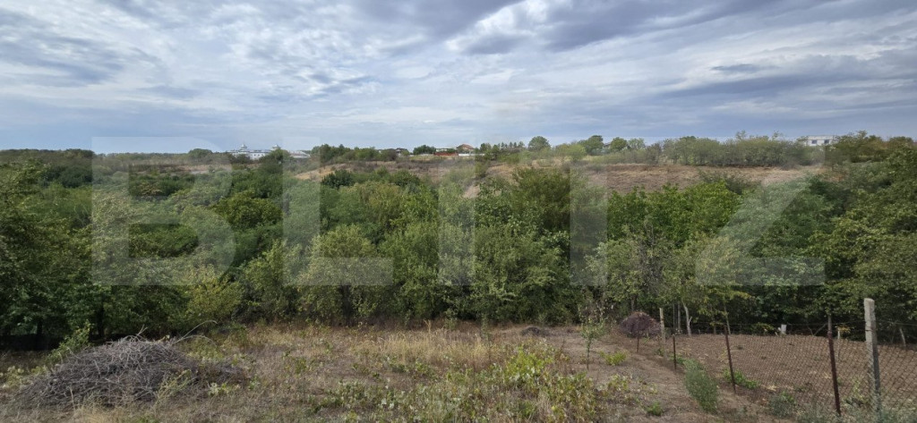 Teren 2000 mp, front de 17 ml toate utilitatile.