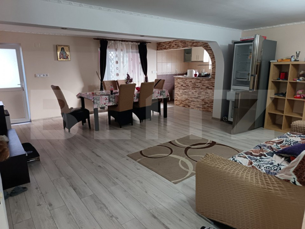 Casa renovata complet 4 camere , Living Open space , plus ca