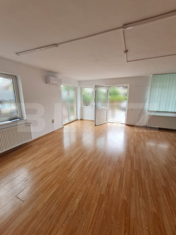 Spatiu comercial, 75 mp utili, parcare, zona Florilor