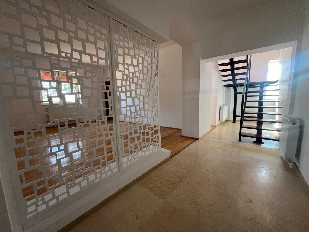 Duplex 3 camere 2 bai.teren 410mp