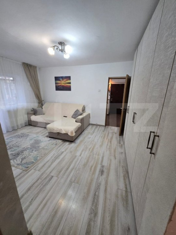 Apartament 2 camere, semidecomandat, zona CAM