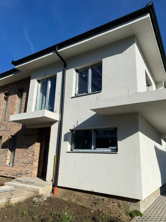 DUPLEX cu 4 camere de vanzare Floresti zona Catanelor