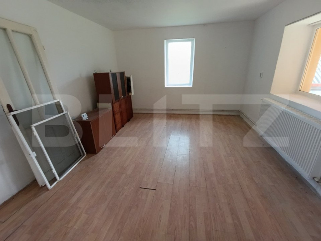 Casă 2 camere, terasa, curte ,zona liniștită lângă păd