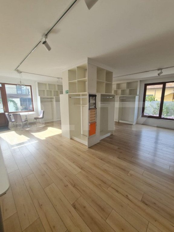 Spatiu comercial, 67 mp, gradina 19 mp, parcare, zona Avram
