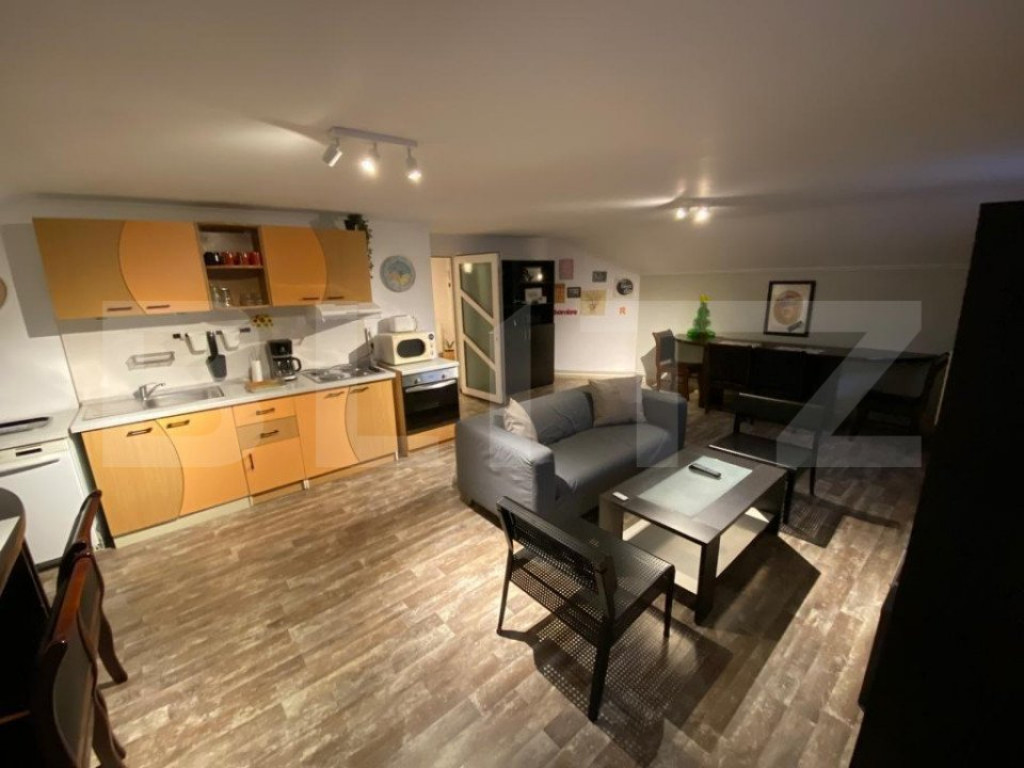 Apartament in vila, 3 camere, 90 mp, zona Calea Severinului