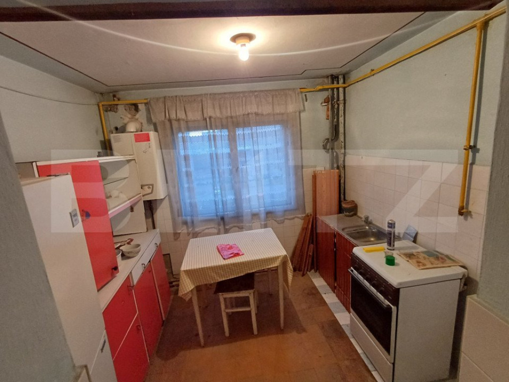 Apartament 3 camere, zona HAN, ETAJ 3 ( de renovat)
