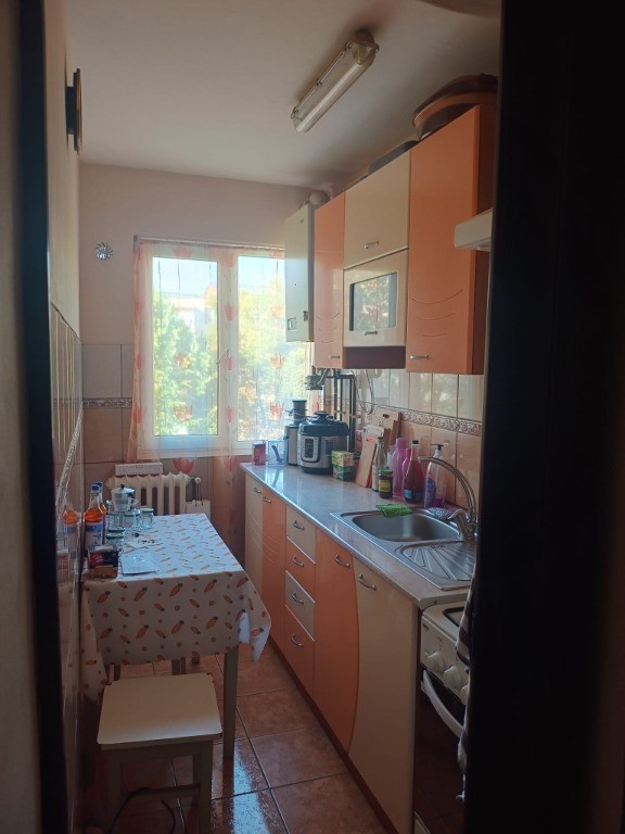 Cuza Voda, 3 camere, etaj 3