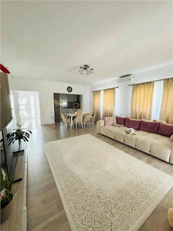 Casa individuala moderna, 2 dormitoare, curte amenajata, Dum