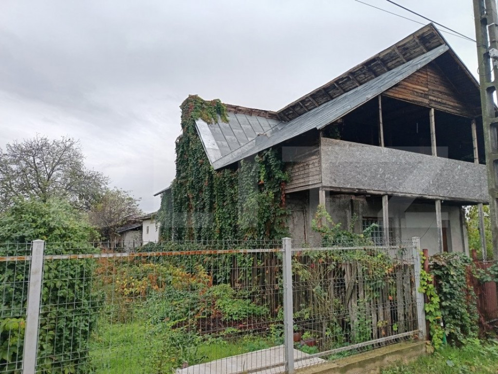 Casa renovabila ,spatioasa,cu un teren generos si gradina in
