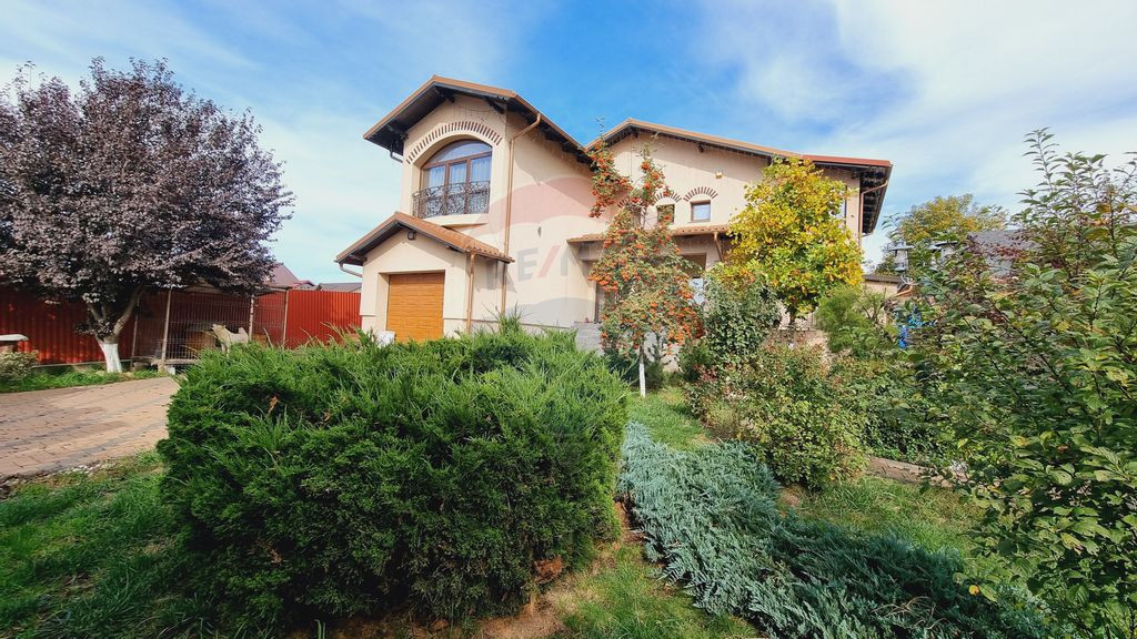 Casă / Vilă de lux cu 6 camere de vanzare in Scheia, Su...